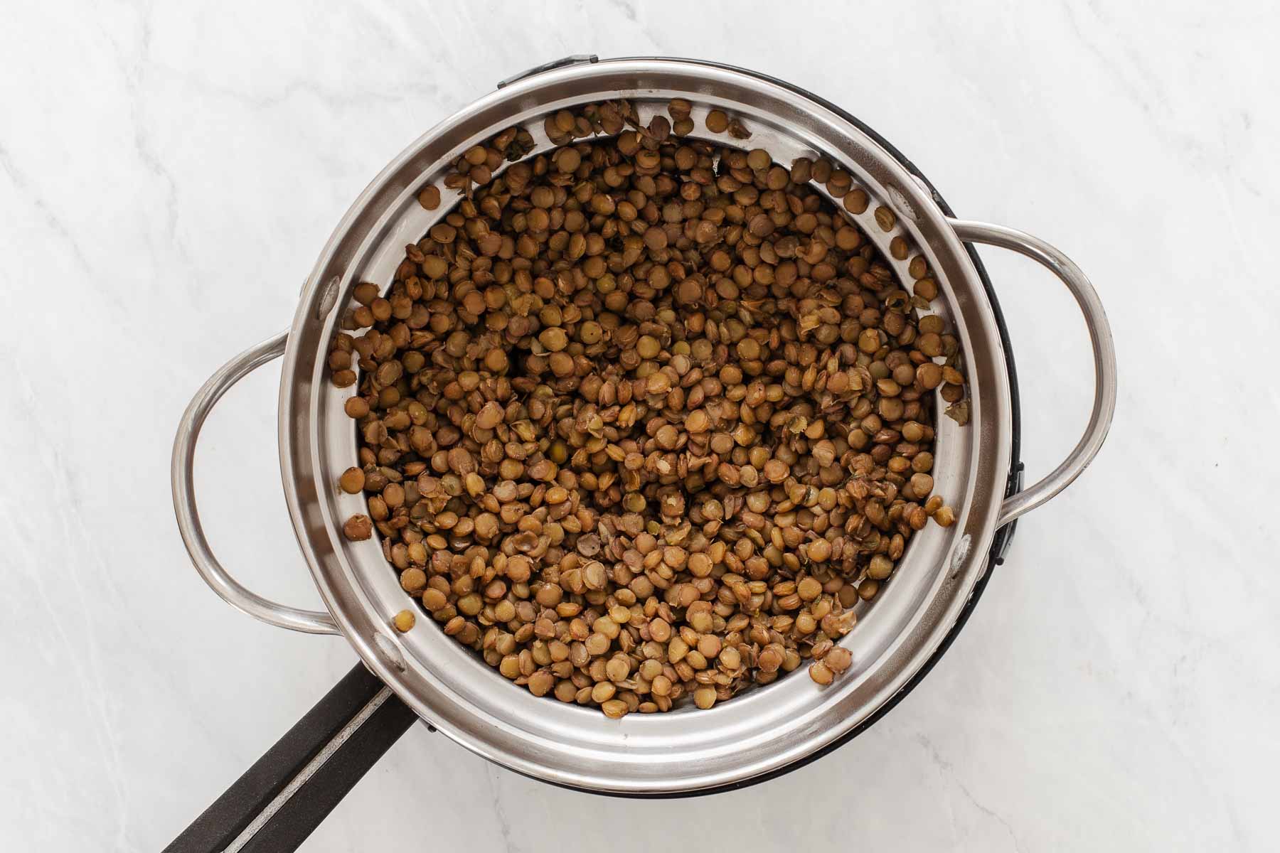 Freshly cooked lentils in a saucepan.